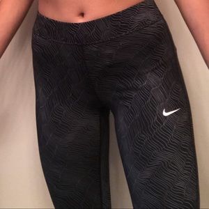 nike pattern crop leggings